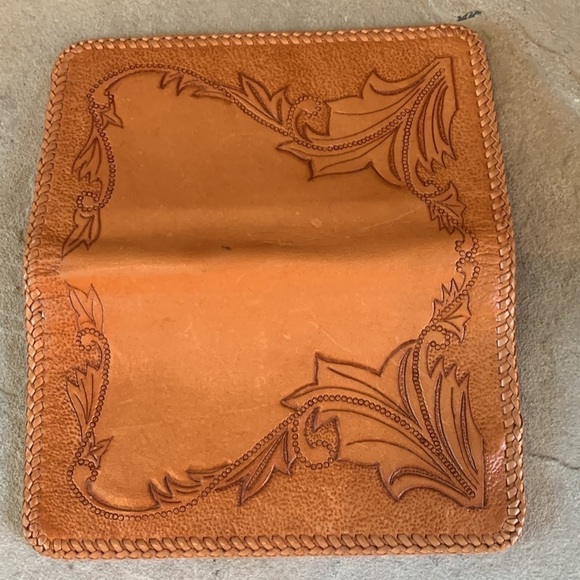 Hand tooled leather wallet. - Picture 3 of 5